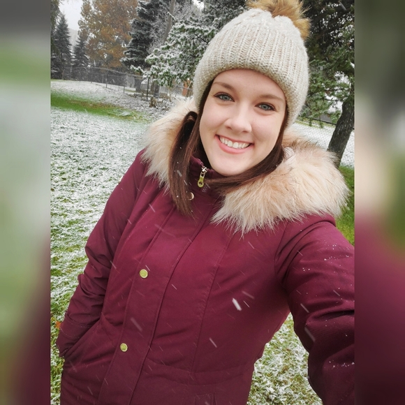 Welcome to my Closet!! I'm Courtney, your Posh Ambassador! 👋 - Picture 8 of 8